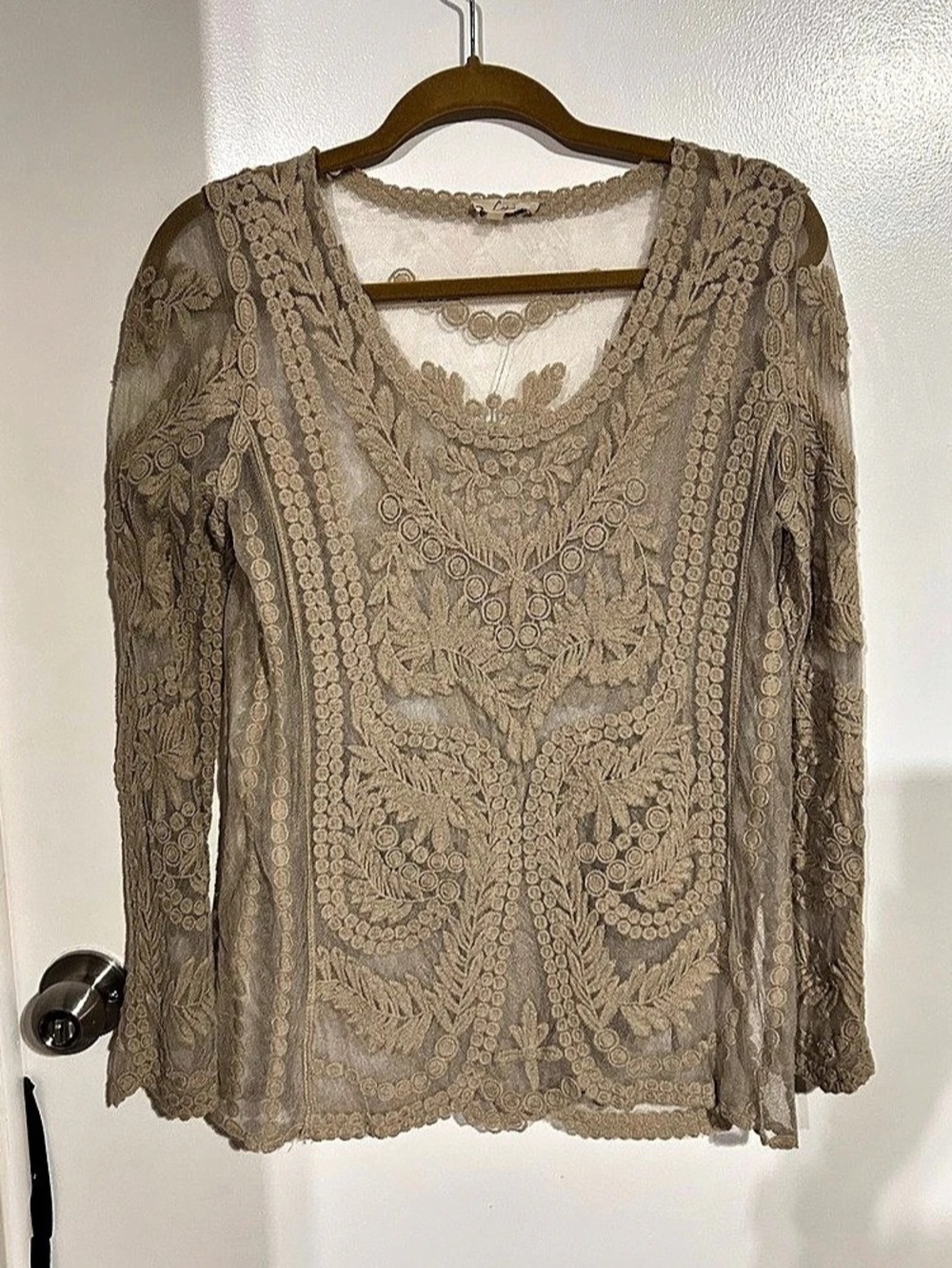 Capri Floral Lace Long Sleeve Blouse in Beige Size Medium